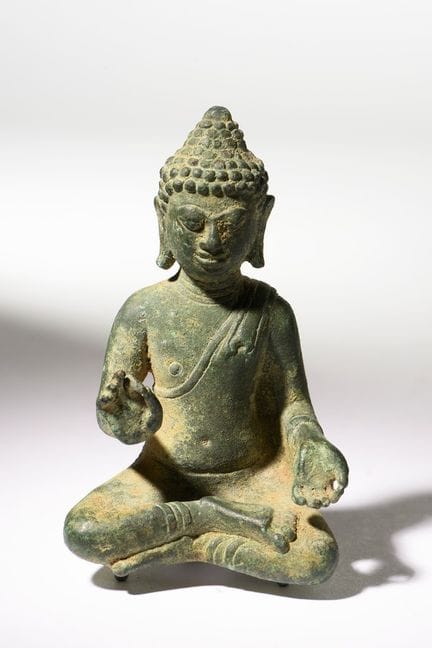 Pequeño Buda sentado de bronce, período Dvaravati 