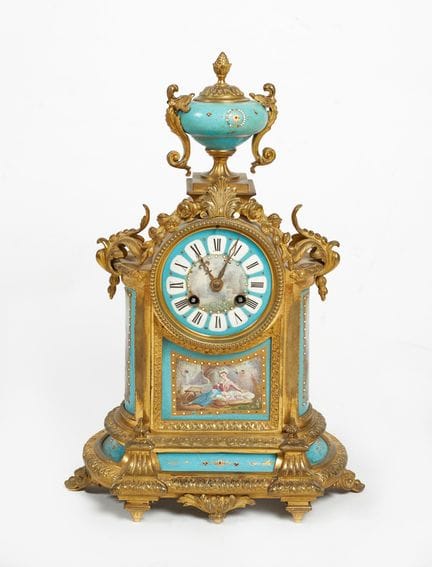 Clock    40x25x13 cm
Table clock in gilded bronze 