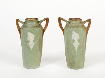 Pair of amphorae   Porcelain, 14x9x5 cm each
Pair 