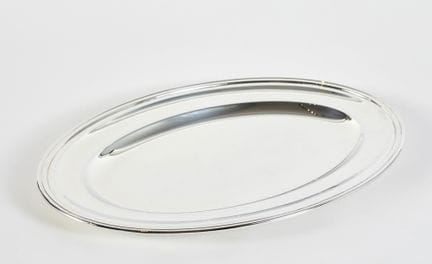 Silver tray     2.5 x 33 x 46 cm
Oval tray made of