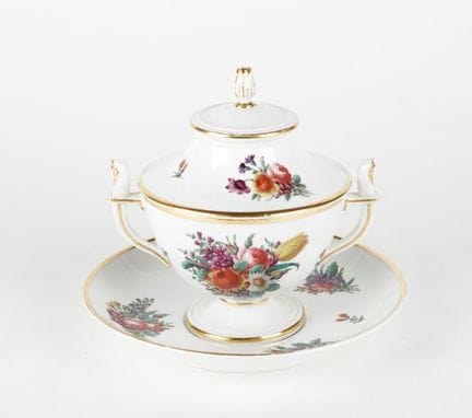 Small soup tureen    19 x 20 cm (diameter)
Small c