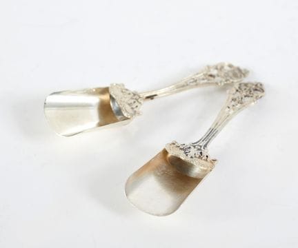 2 silver spoons    11.5 x 3 cm
Set of 2 silver sug