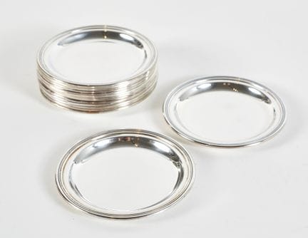 15 silver saucers    15.5 cm in diameter
Set consi