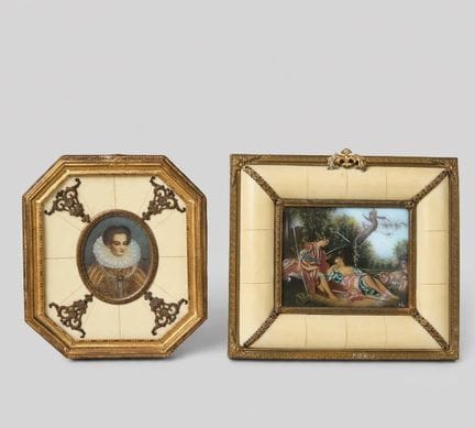 Pair of frames    15x13 cm each; 15x17.5 cm
Pair o