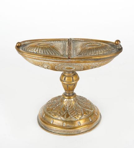 小船    14.5×16×8 厘米
黄铜小船。18世纪末。14.5×16×8 厘米。