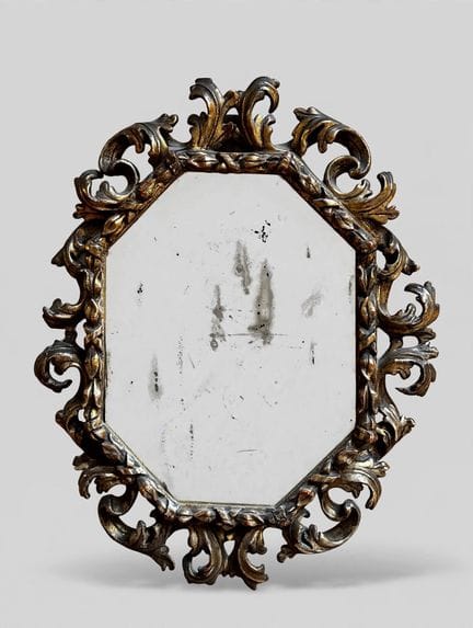 Gilded Wooden Mirror    62x47x7 cm
Gilded wooden m