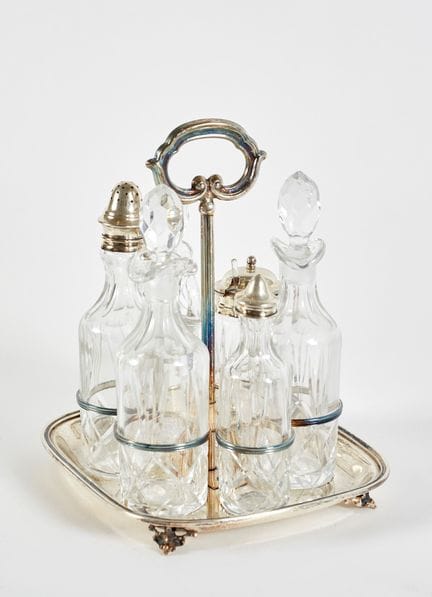 Silver oil cruet    
800 silver oil cruet. 23 x 19