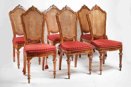 Set of six chairs    Each 115 cm high
Set consisti