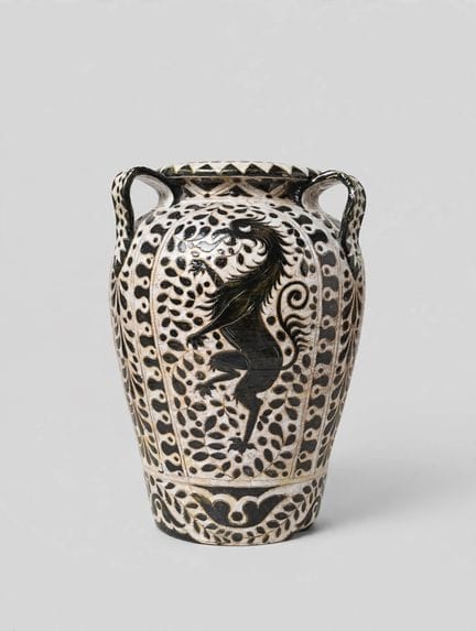 Jug    57.5 x 38 cm (diameter)
Jug with a design i