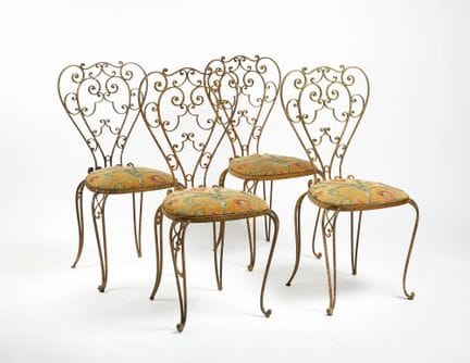 Set of 4 chairs     Each 95 cm high
Set consisting