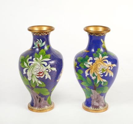 Pair of vases     20.5 x 11 cm (diameter) each. 
P