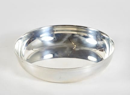 Round silver bowl    4 x 10.5 cm (diameter)
Round 