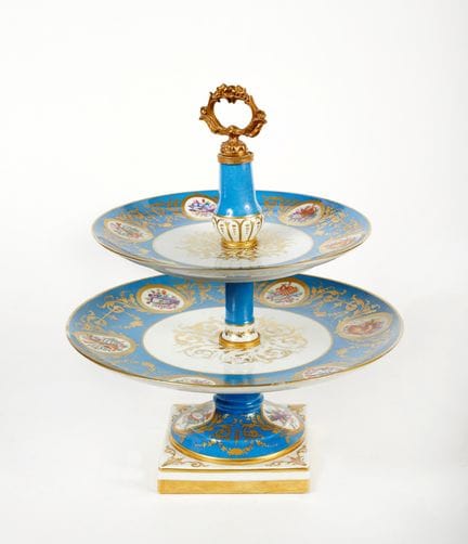 Fruit Bowl Stand    Porcelain, 33 x 27 cm (ø).
ATE
