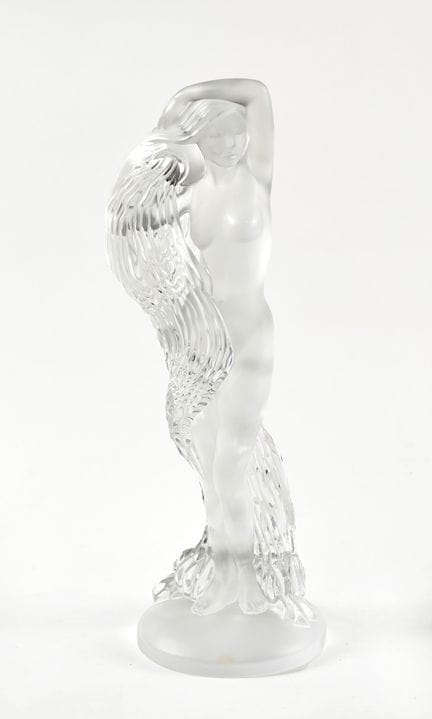 玛丽-克劳德·拉利克《大型裸体》。水晶雕塑。尺寸：45×16×15厘米。底座下方刻有“Lalique