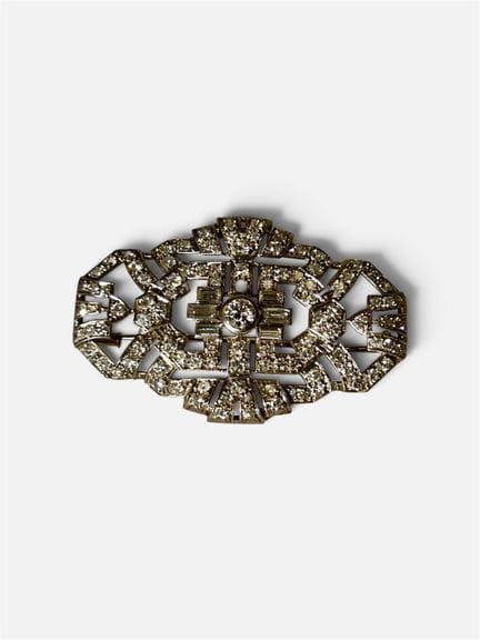 Broche Art Déco en or gris 750/°° (18cts) sertie d