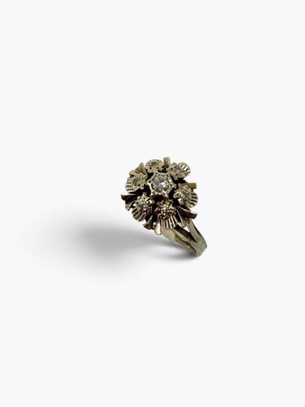 Bague marguerite en or gris 750/°° (18K) sertie de