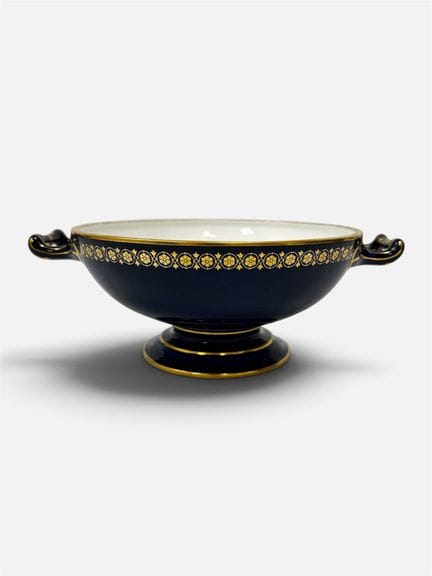 Manufacture de SEVRES. 
Coupe sur pieds en porcela