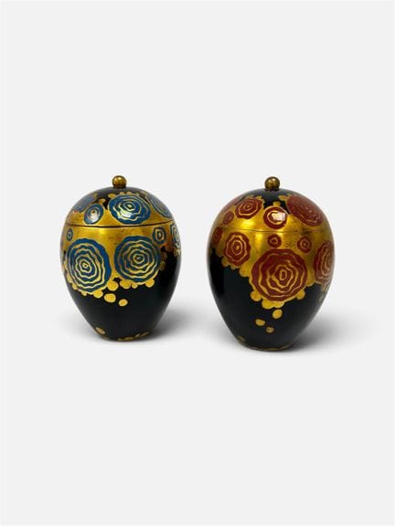 Paire de petits vases couverts Art Déco à décor ém