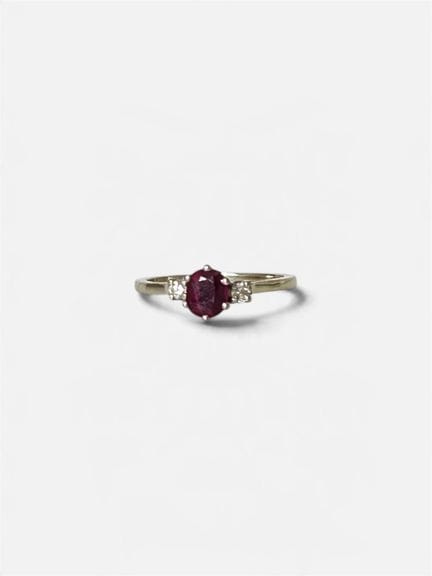 Bague en or gris 750/°° (18cts) sertie d'une pierr