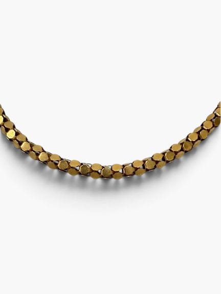 Collier en or jaune 750/°° (18K) maille serpent. 
