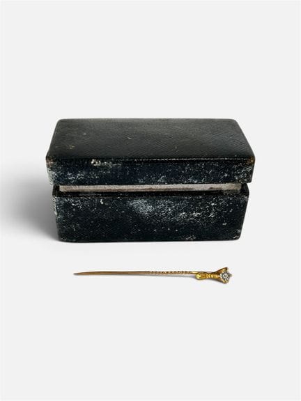 Epingle à chapeau en or 750/°°,(18cts) formant une