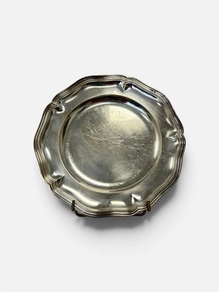 Plat en argent à bordure mouvementée
Poinçon Miner