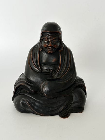 Statue de Daruma (Bodhidharma) en bois dense sculp