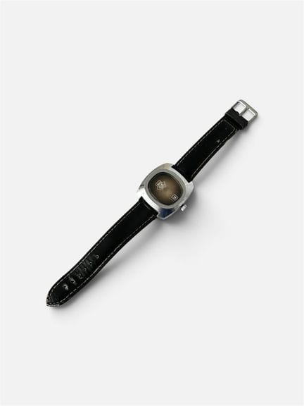 SEMCO
Montre à boitier carré en acier. Cadran à gu