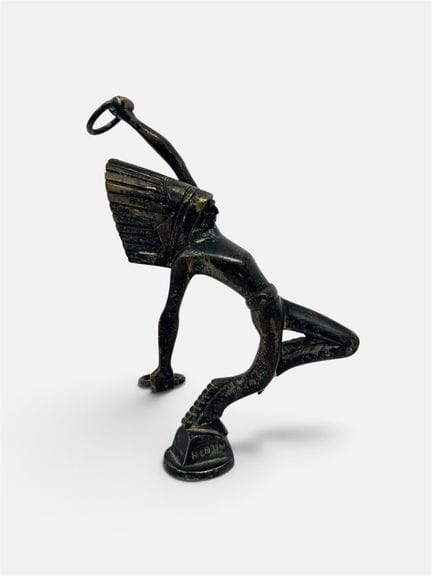 HENTIN 
"Dakota Dance"
Mascotte de radiateur en br