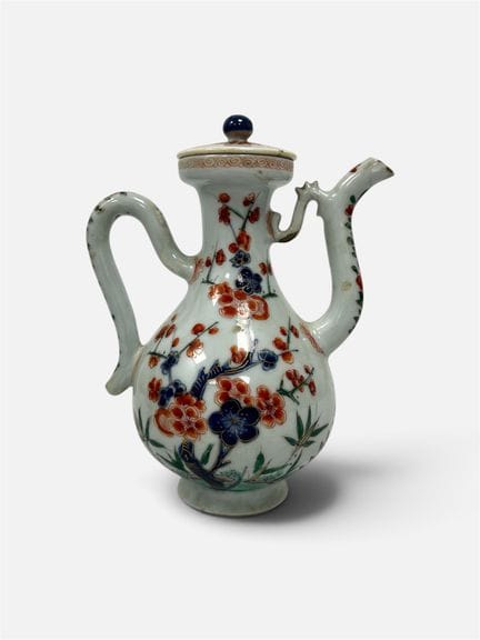 Verseuse en porcelaine de style Imari à décor émai