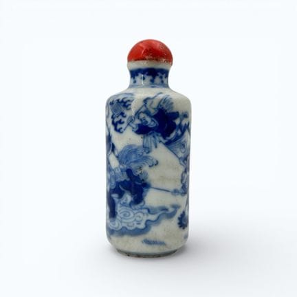 Tabatière en porcelaine de forme tubulaire à décor