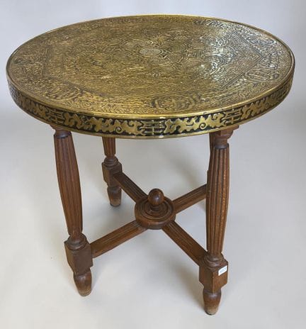Piccolo tavolino in stile marocchino con piano cir