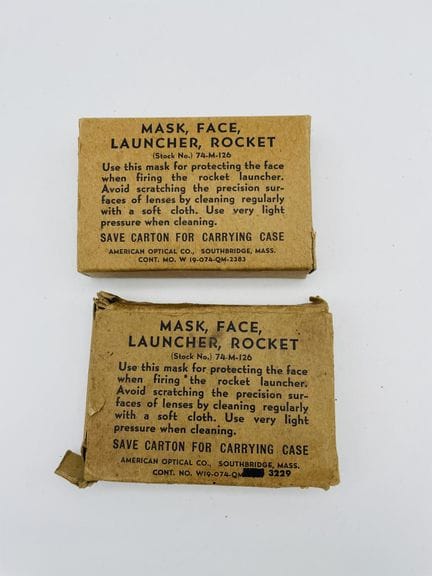 US Army - WW2 Deux boites Mask Face Launcher Rocke