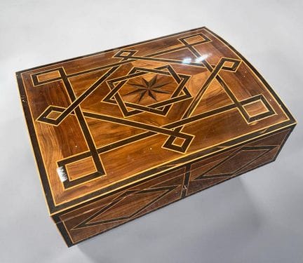Ecritoire marqueté - a restaurer - Dimensions: 27,