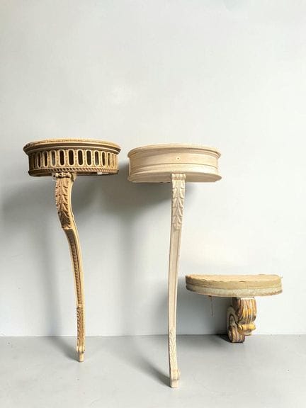 Set di tre sedute da parete di epoca neoclassica L