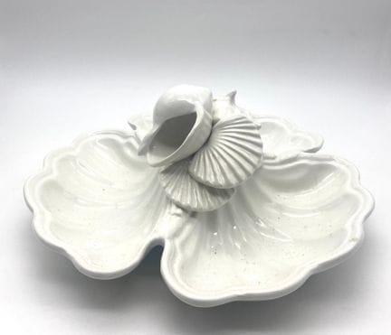 Plat de service vintage en céramique blanche en fo