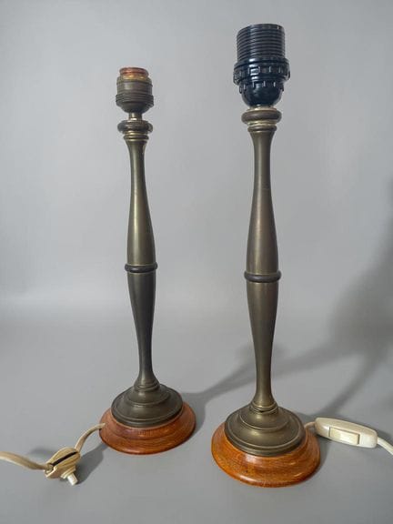Coppia di lampade da comodino vintage, con piedini