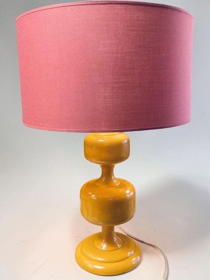 Lampe de table vintage en bois peint orange - Haut