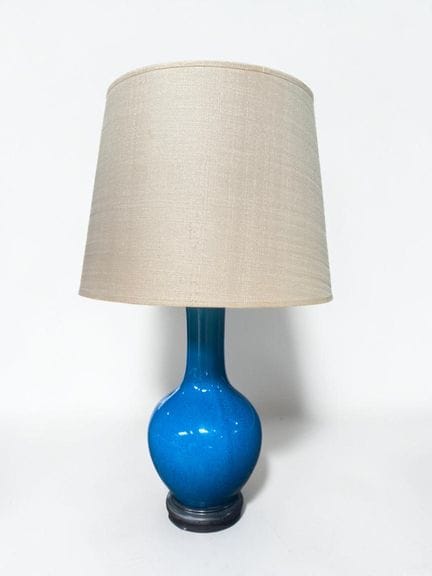 Lampe de table en céramique turquoise présentant u