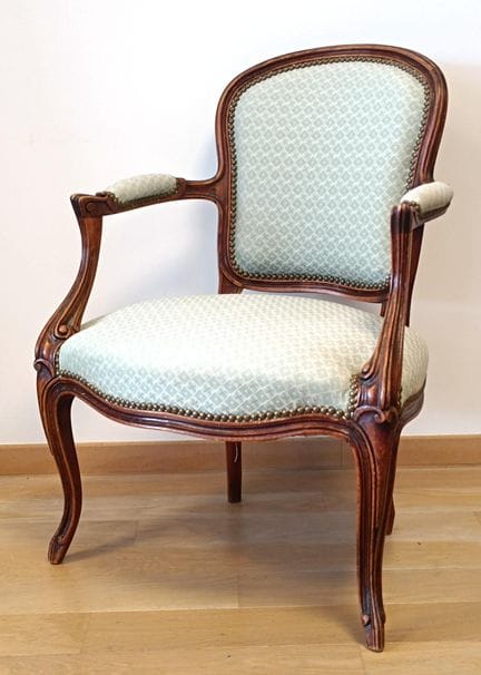 Poltrona bergère in stile Luigi XV con tessuto geo