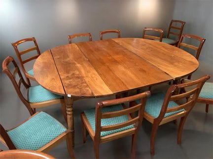 Sala da pranzo in stile Luigi Filippo composta da 