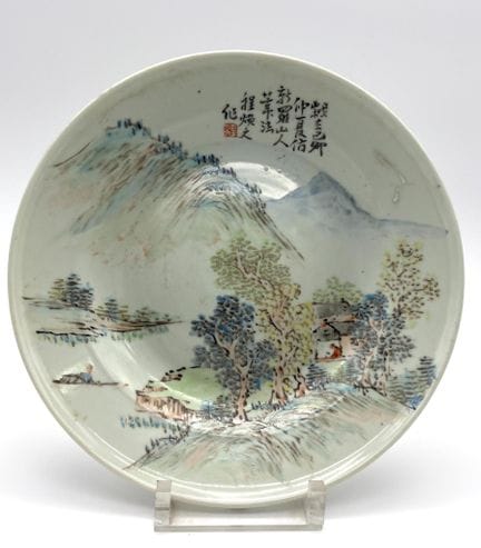 Cina - Porcellana policroma decorata con motivi mo