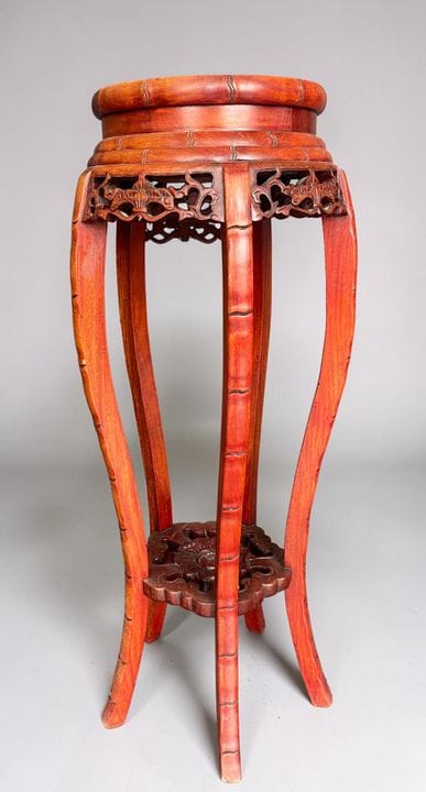 Sellette Guéridon asiatique en bois sculpté et dot