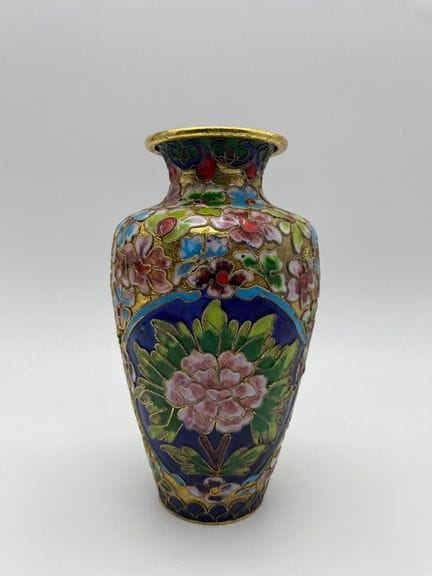 Cina - Piccolo vaso cloisonné con decorazione a fi