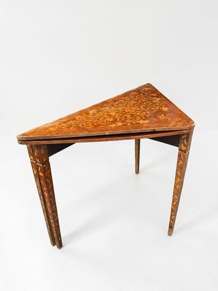 OLANDA, XVIII secolo
Tavola da gioco triangolare e
