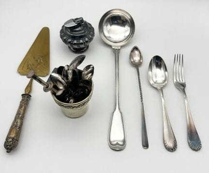 Argenteria - set di oggetti in metallo argentato, 