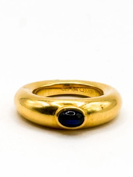 CHAUMET

Bague bombée en or 18K (750 millièmes), o