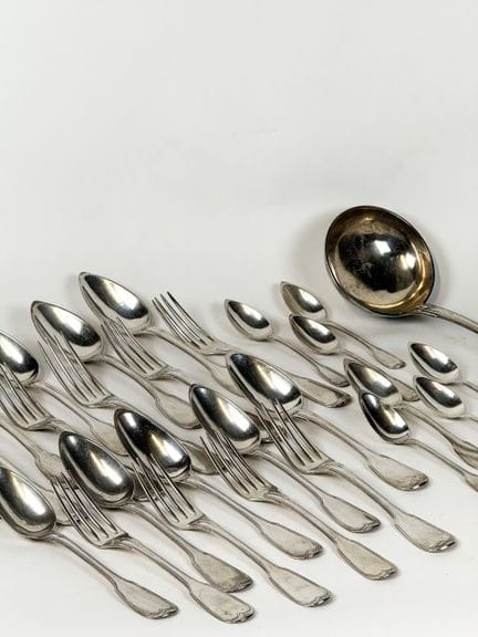 Partie de ménagère en argent  modèle filets compos