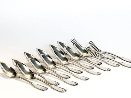 Partie de ménagère en argent modèle filets contour