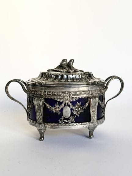 TETARD Frères 
Confiturier en verre teinté bleu et